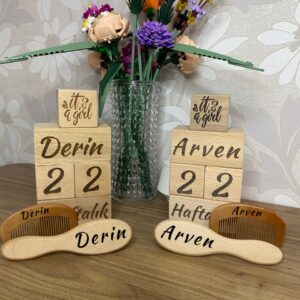 ikiz Bebekler için Anne Bebek Anı Küpü 14'lü Set Keçi Kılı Saç Fırçası, Tarak isme Özel Lazer Yazım