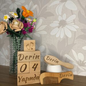 isme özel anı küpleri isimli Bebek Anne Anı Küpü Keçi Kılı Saç Fırçası, Tutma Saplı Şimşir Tarak 7'li Set Lazer Markalama